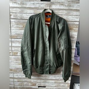 AO American Legacy amongst others green jacket. Size L. Good condition